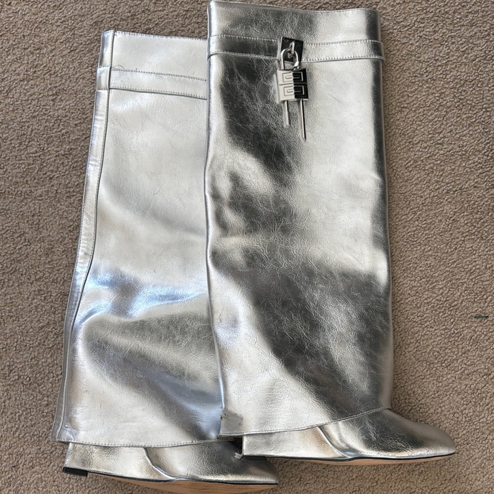 Silver Metallic Lock Boots Size US 8 or 38 Women’s Y2K